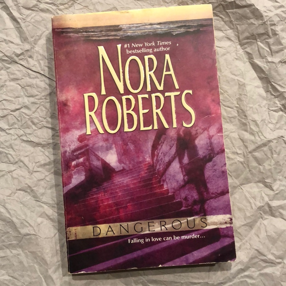 ⭐️5 for $15⭐️Dangerous by Nora Roberts | Book
